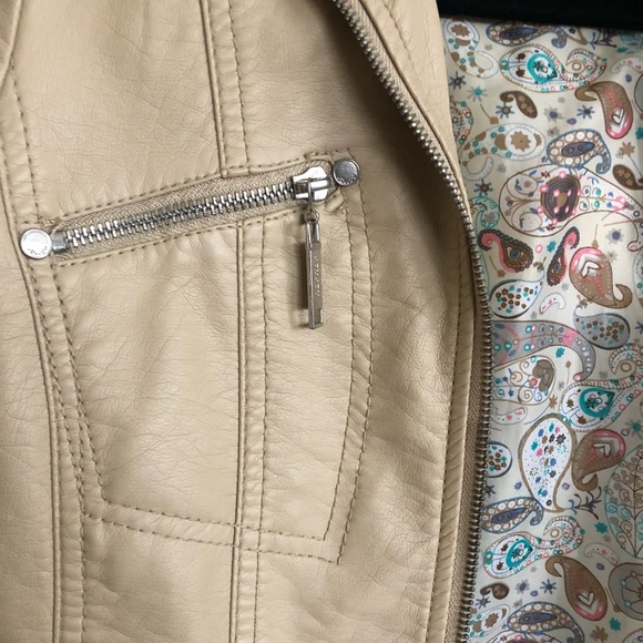 ❌SOLD❌ Tan JouJou Small Faux Leather Jacket w/ Hood - Picture 4 of 10